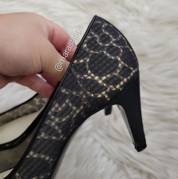 CHANEL Interlocking CC Logo Pumps - Picture 6 of 10